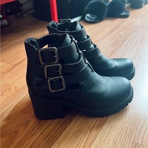 New Look Black Strappy Buckle Ankle Boots